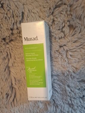 Murad Resurgence Retinol Youth Renewal Oil Drops - Green and White Packaging